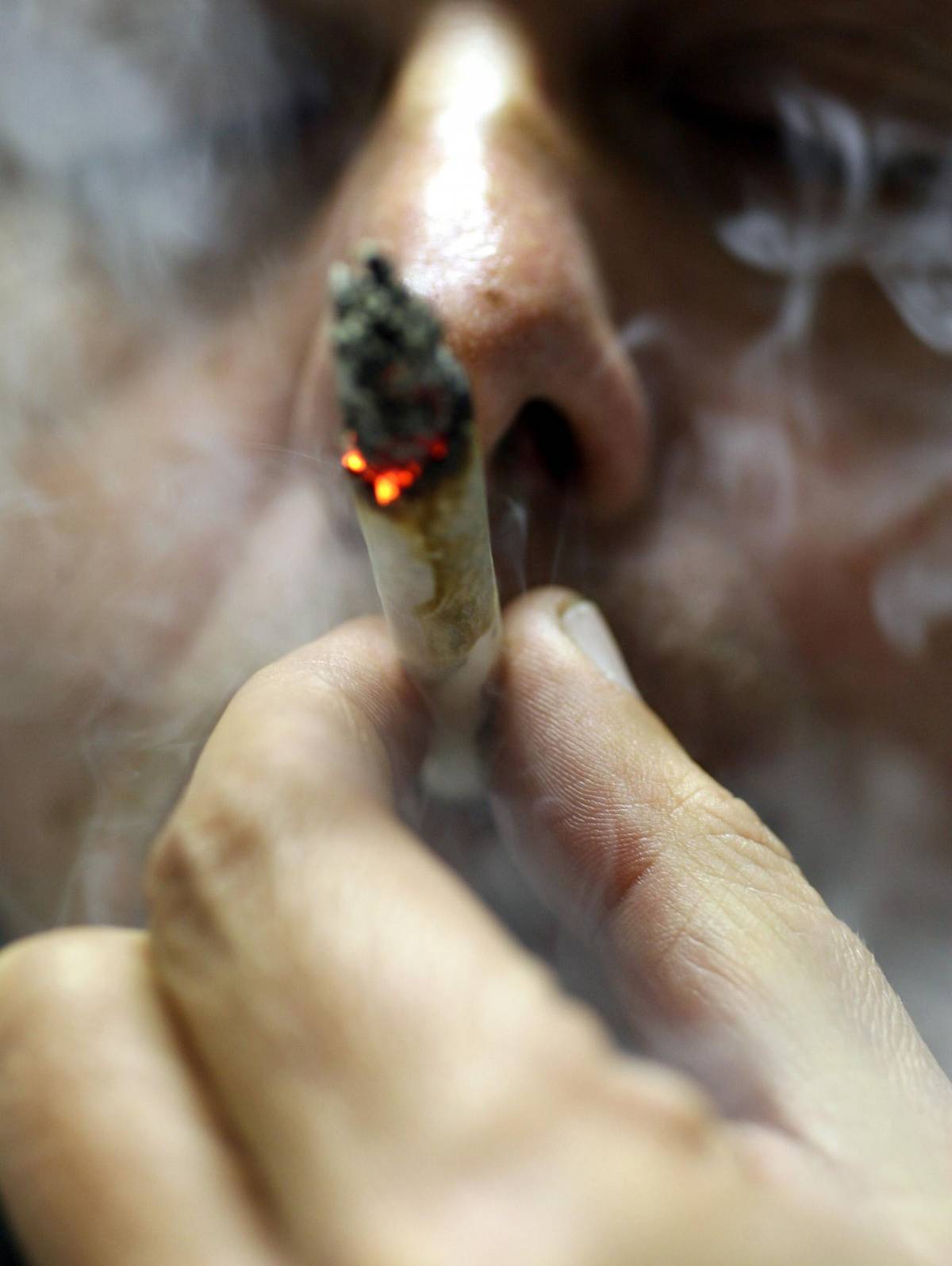 L’Olanda pensiona il «mito» della canna: «La marijuana è come le droghe pesanti»