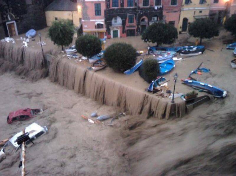 Liguria e Toscana colpite a morte dal maltempo  Sei vittime, otto dispersi: arriva l'esercito