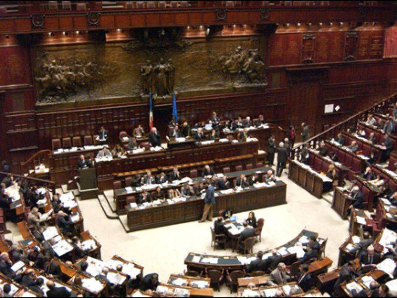 Quanto costano i politici? Ogni anno per le famiglie un conto da 350 euro