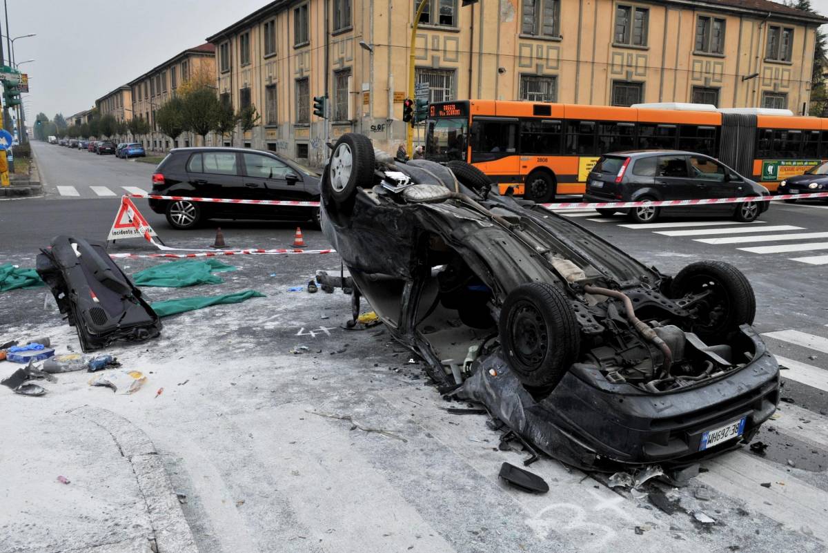 Un morto e un ferito nello scontro Le strade di Milano come cimiteri