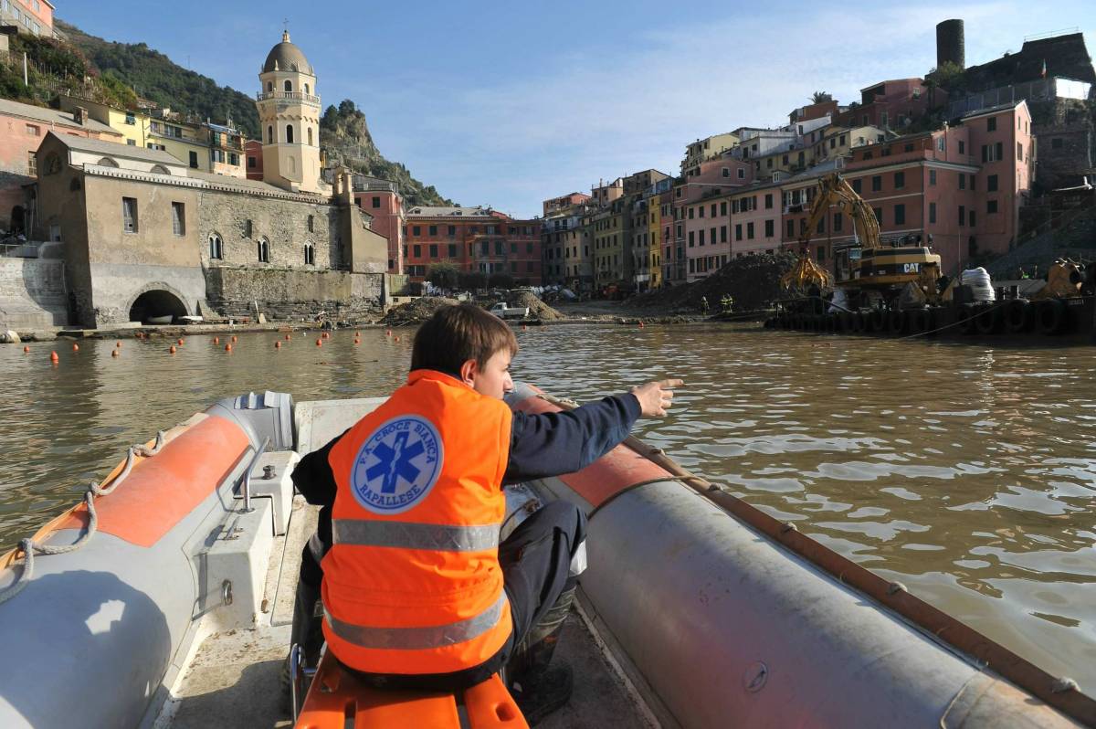 Il maltempo minaccia ancora i paesi alluvionati Migliora il vigile del fuoco in coma da lunedì