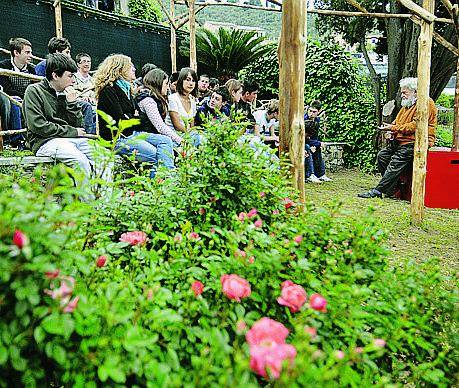 Una strada in mezzo alla scuola fa litigare Sant’Ilario