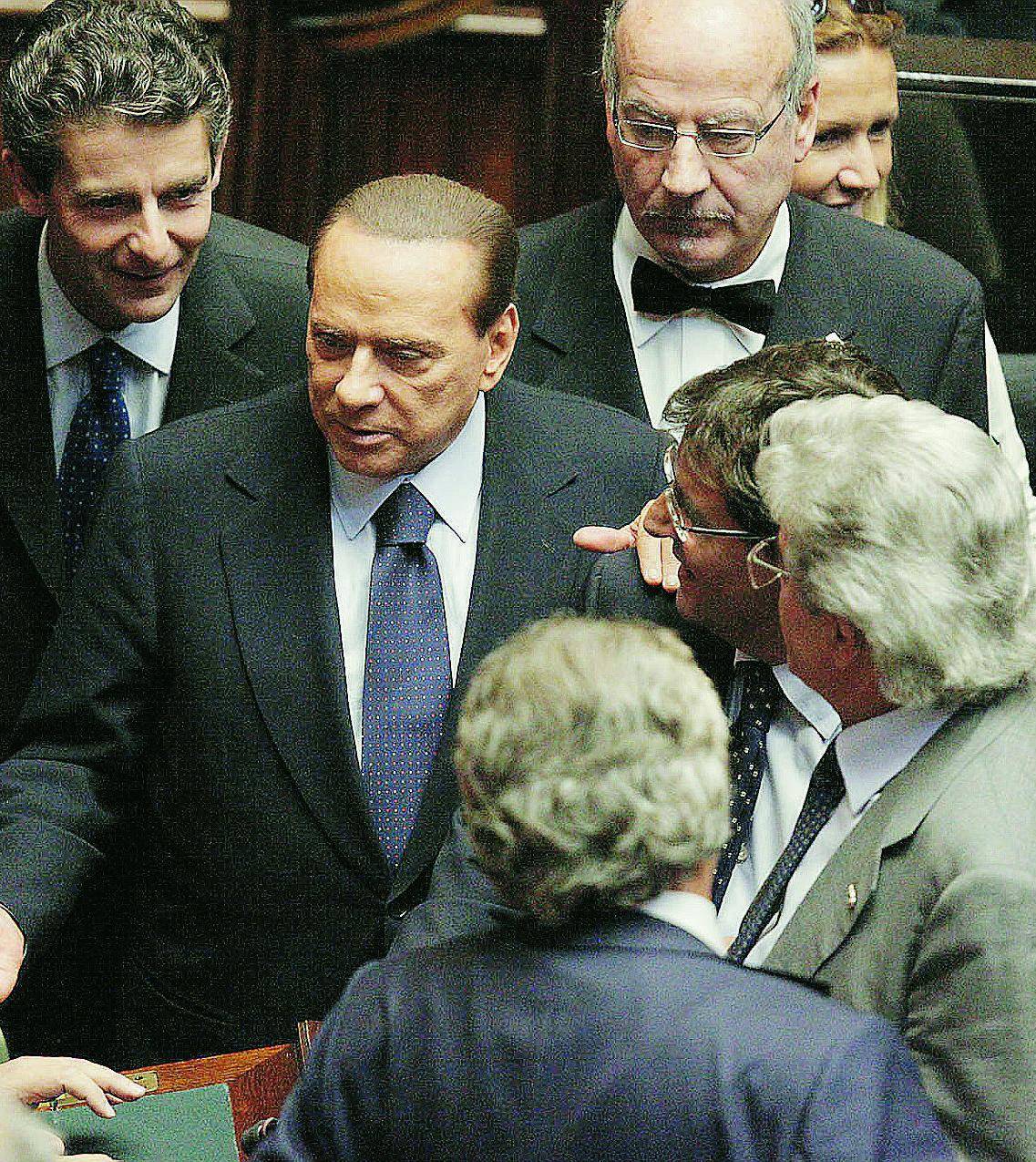 Silvio sfiducia i nostalgici: «Non mollo»