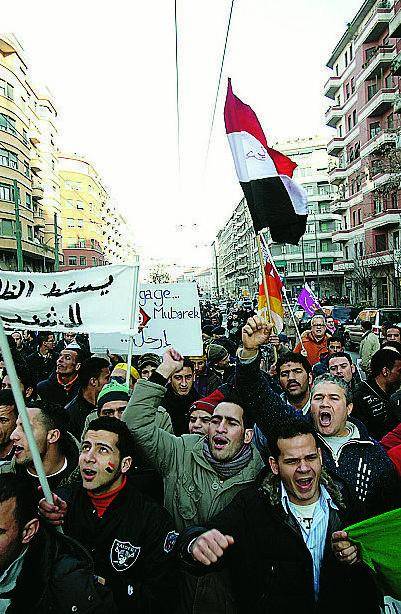 Via Padova come il Medioriente: ieri la protesta dei siriani