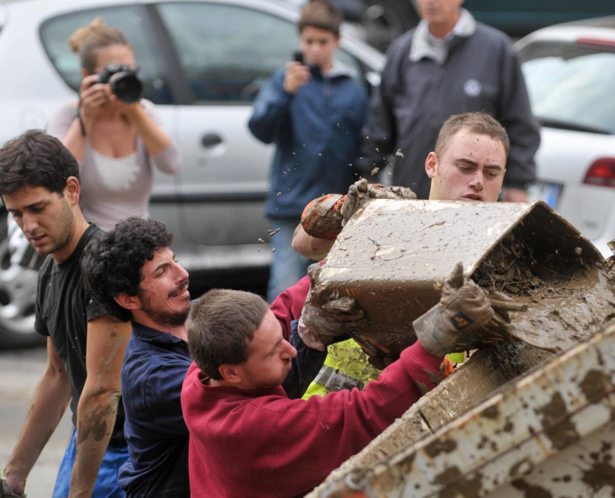 La rabbia e l’orgoglio dei lettori Ecco le loro voci dal fango di Genova