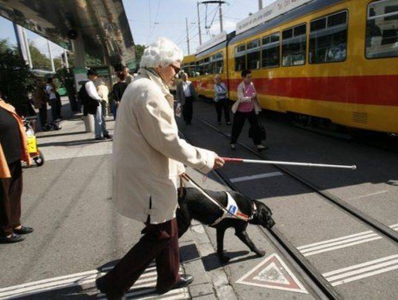 Milano, falsa cieca per 25 anni: percepiva l'assegno di invalidità