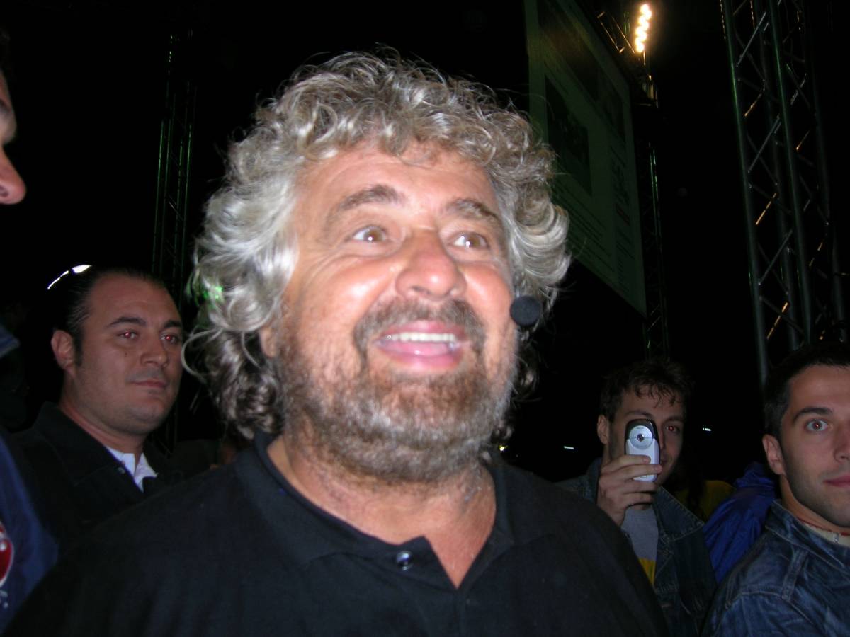 Grillo: Monti come Badoglio E "Velina rossa" lascia il Pd