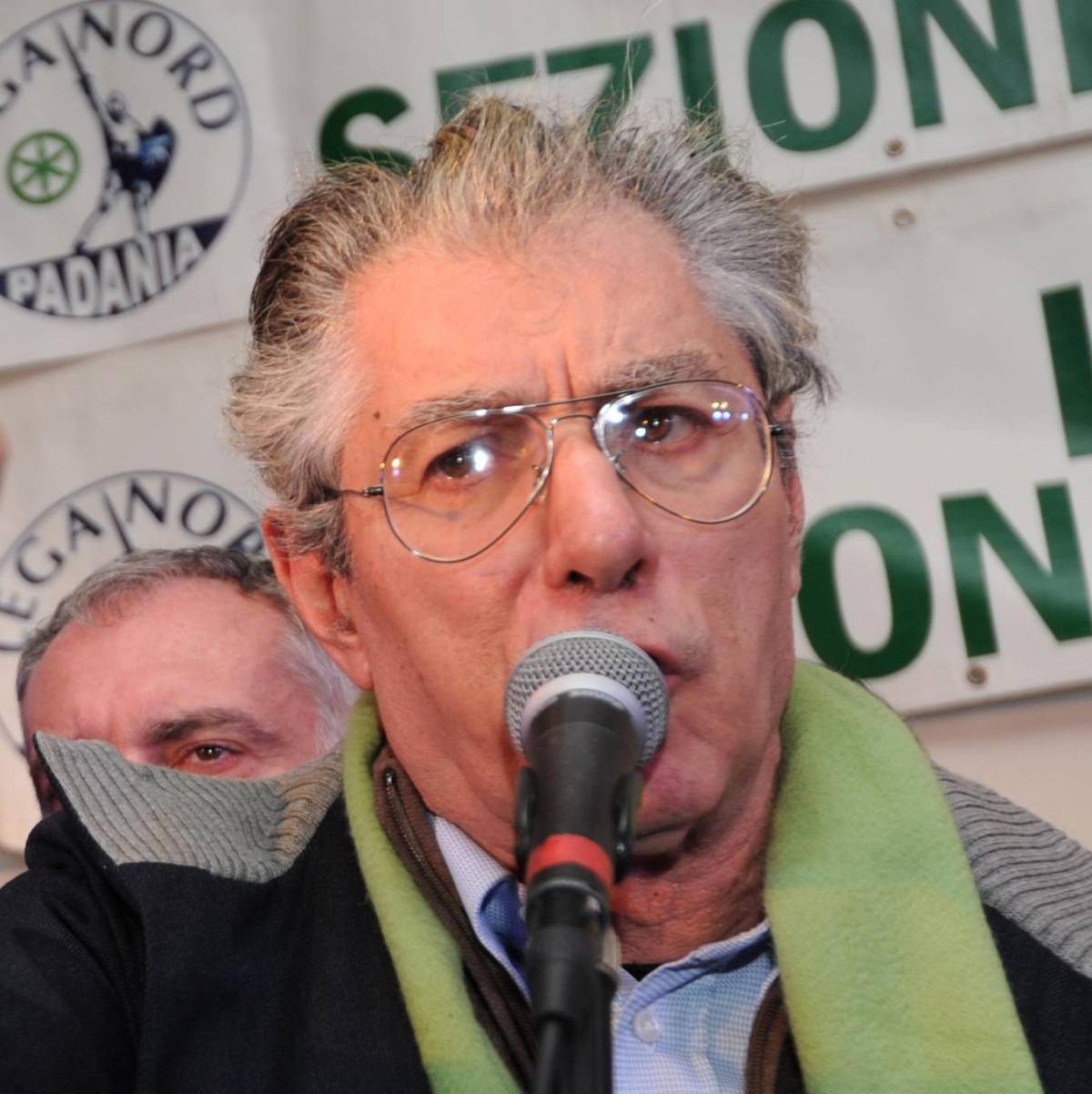 Bossi vuole stare fuori, voterà solo ciò che gli interessa