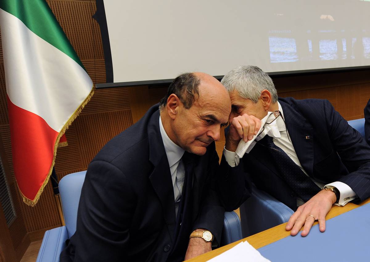 Bersani pressa Di Pietro:  "Sostenga il governo Monti" E l'ex pm apre: "Ma..."