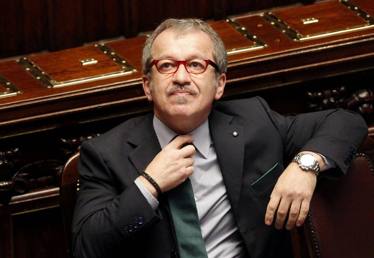 Maroni lancia la Lega di lotta "L'opposizione è un balsamo"