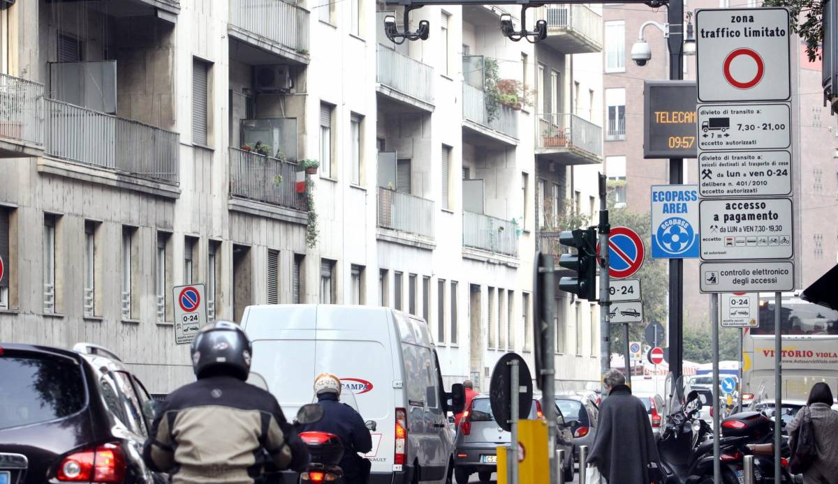 Milano boccia Ecopass per tutti: "Meglio stangare Suv e furgoni"