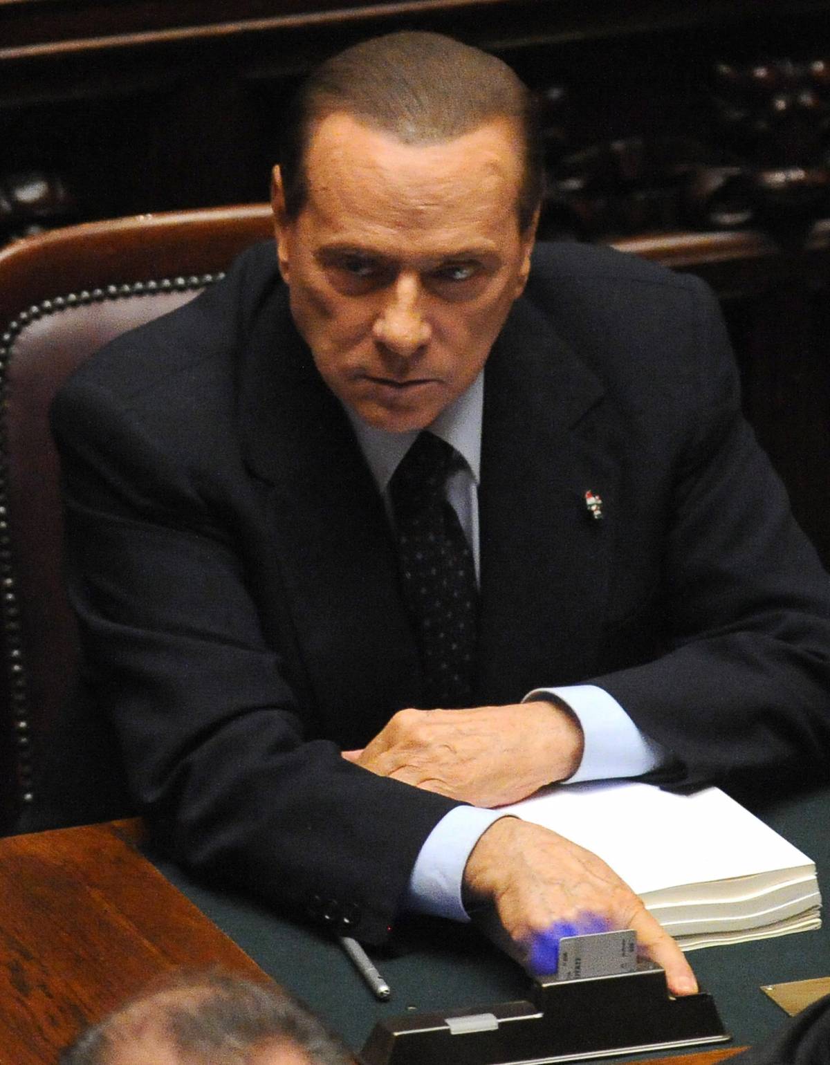 Berlusconi avvisa Monti: "Nella squadra solo tecnici  Ho ancora la maggioranza"