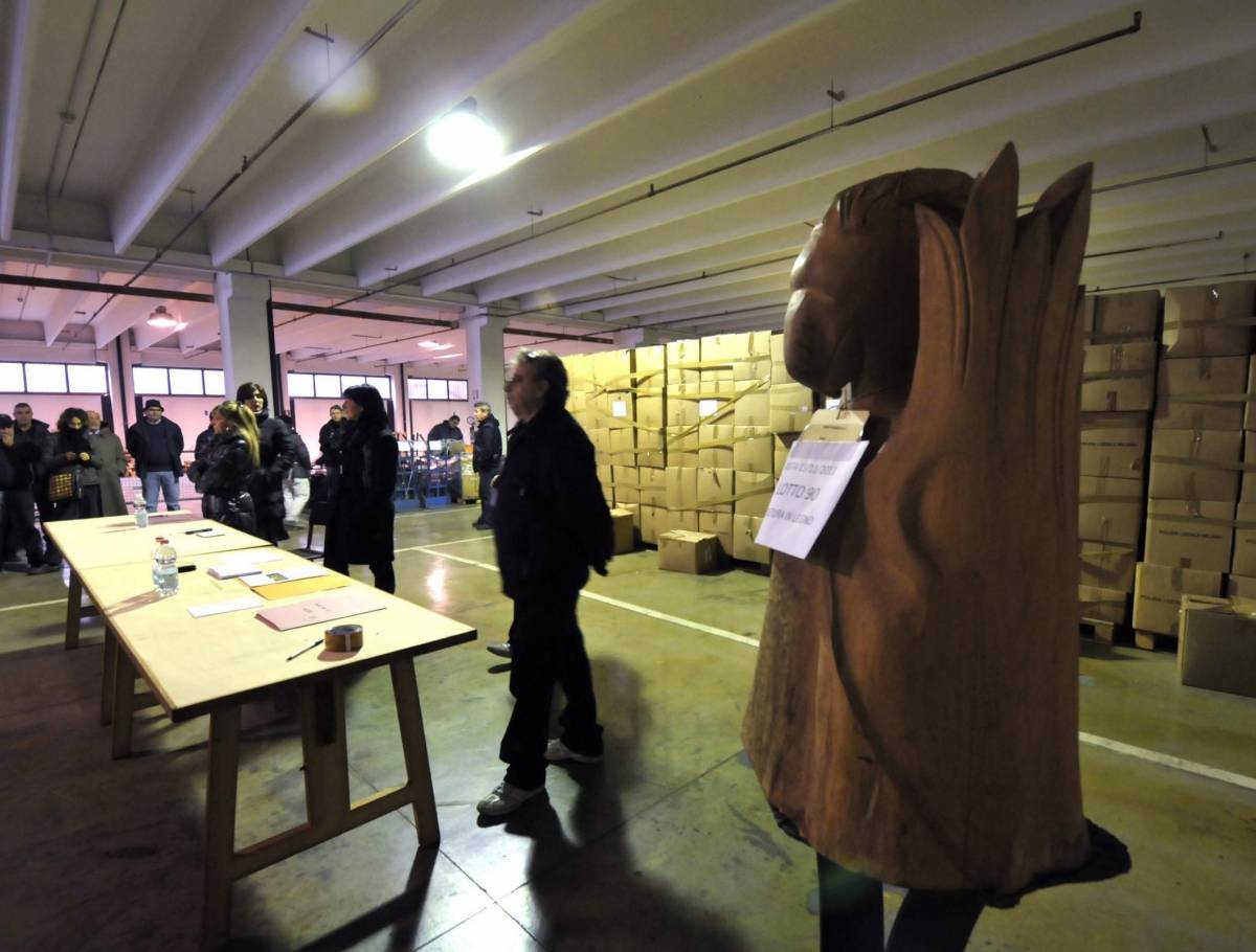All’asta del Comune ombrelli a un euro