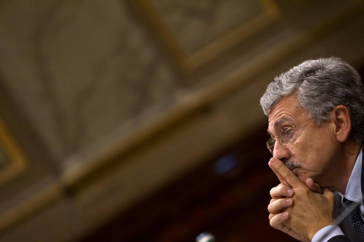 D'Alema ora fa il professore: "Potrei spiegare a Monti  come si fa a ridurre il debito"