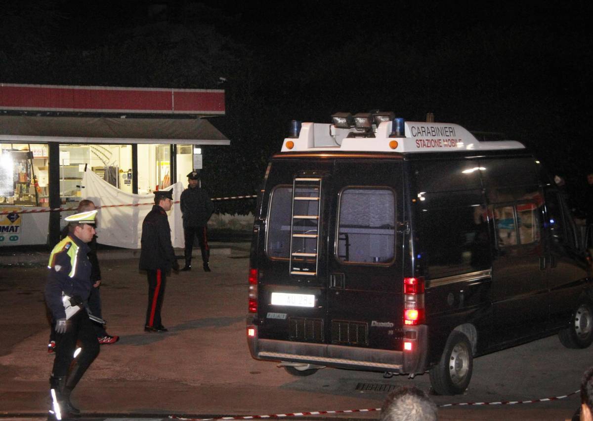 Ha ucciso il benzinaio,  poi è andato subito  a mangiare un panino