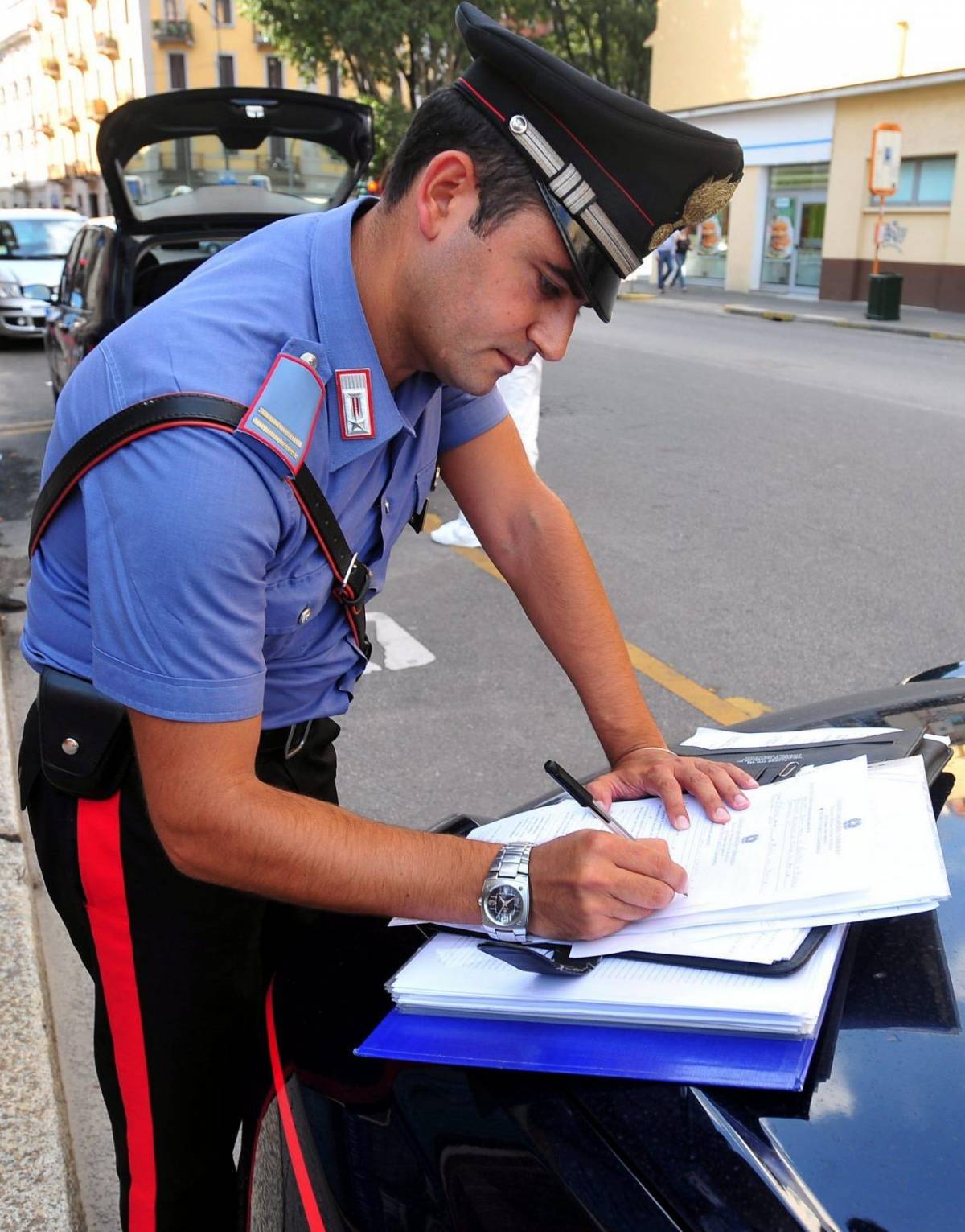 I carabinieri fermano anche 4 stranieri senza patente