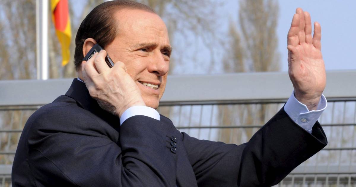 Berlusconi frena i suoi:  il governo durerà...