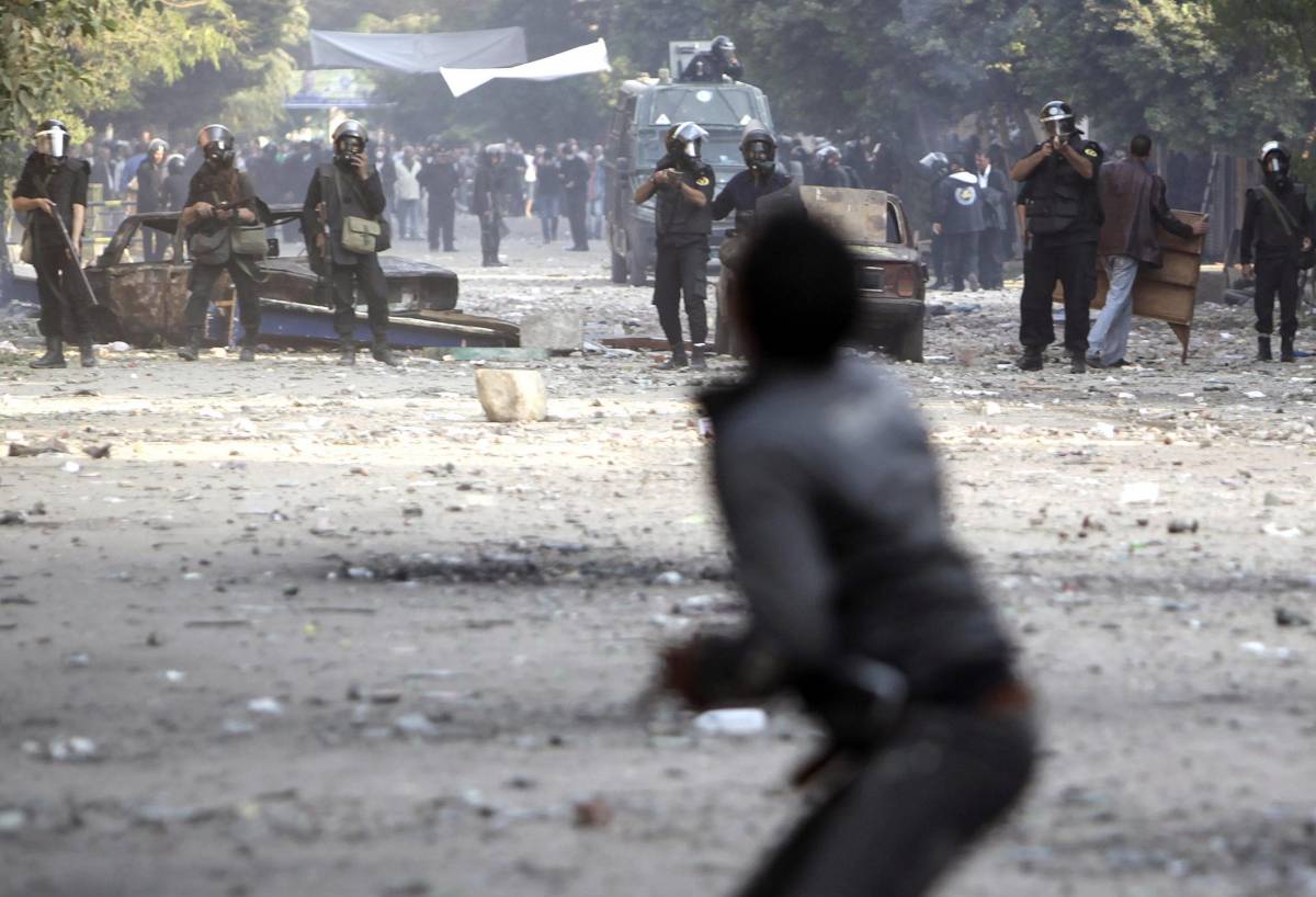 Così l’onda di Piazza Tahrir  travolge il governo militare