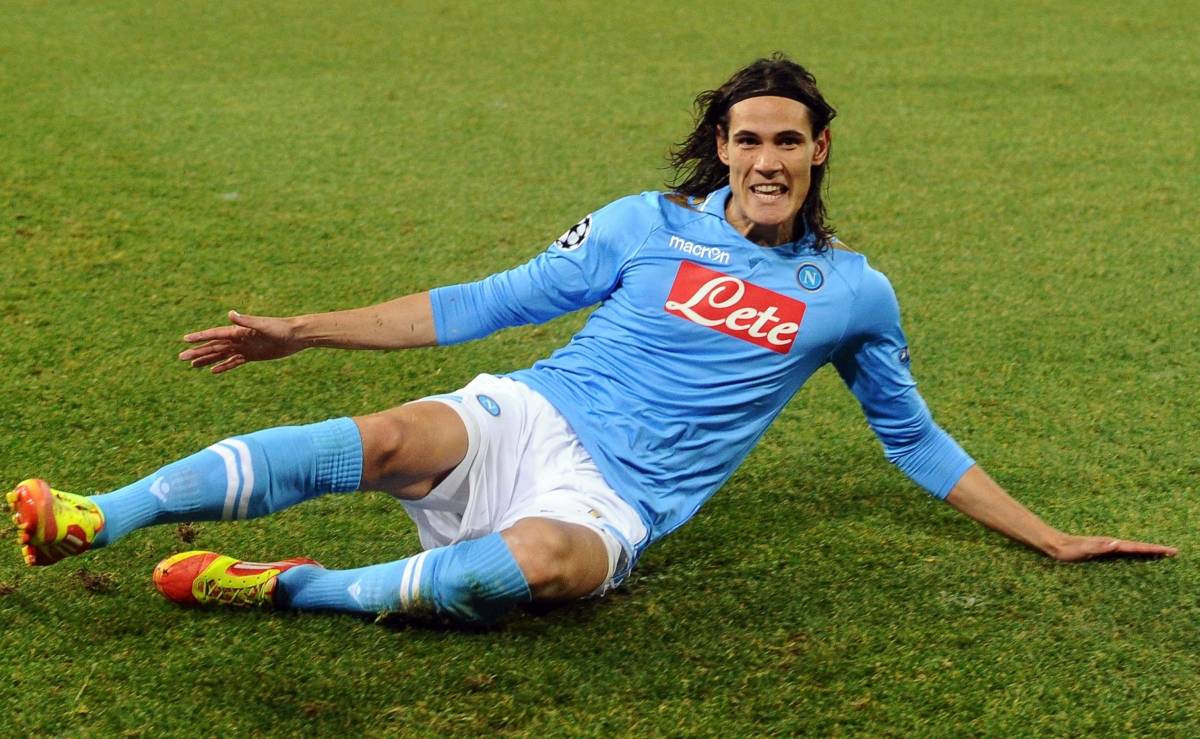 Cavani trascina il Napoli Lezione di calcio a Mancini
