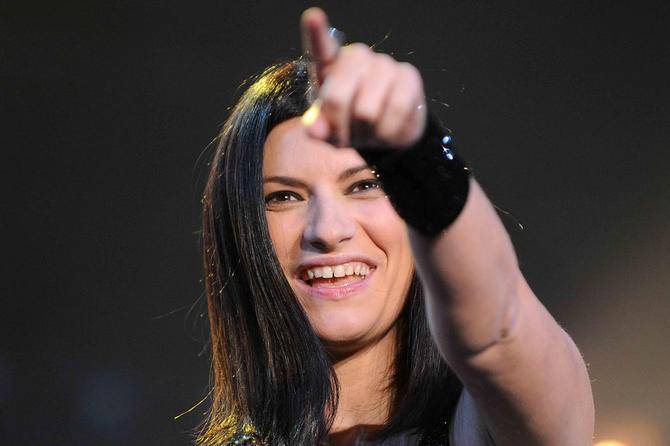 La Pausini vittima della rete: su internet i suoi nuovi brani Si indaga sull'ex chitarrista