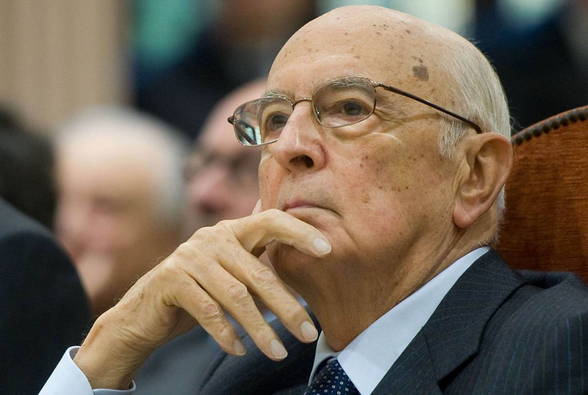 Il pressing di Napolitano: "Affrontare le sfide difficili" Ma è ancora tutto immobile