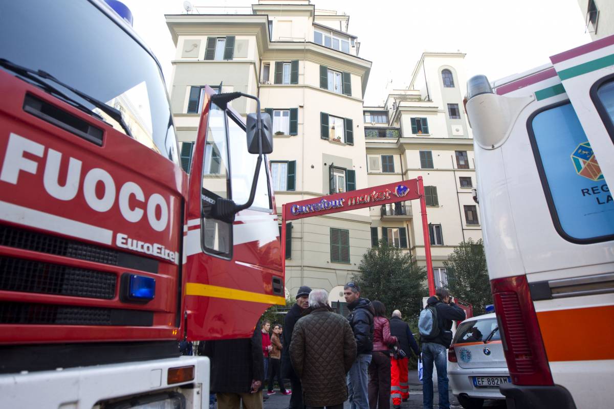 Tragedia al supermercato Cede freno del camion: muoiono due anziane