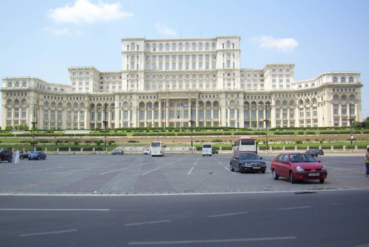 Bucarest, il volto gaudente del post comunismo