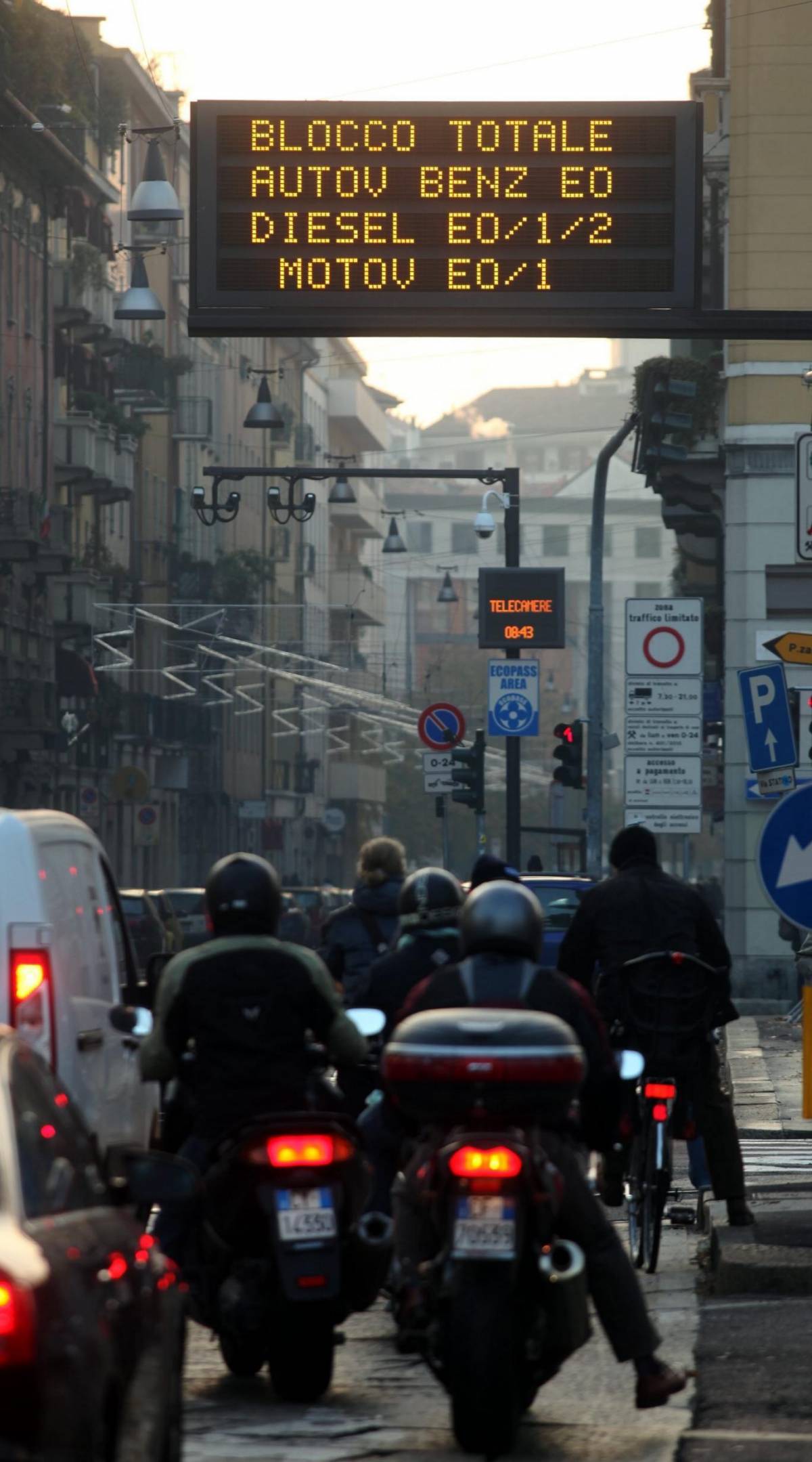 Atm: «Biglietti per fasce orarie e controlli in uscita dal metrò»