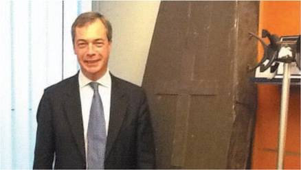 L'eurodeputato Nigel Farage: "La Germania della Merkel vi sta distruggendo"