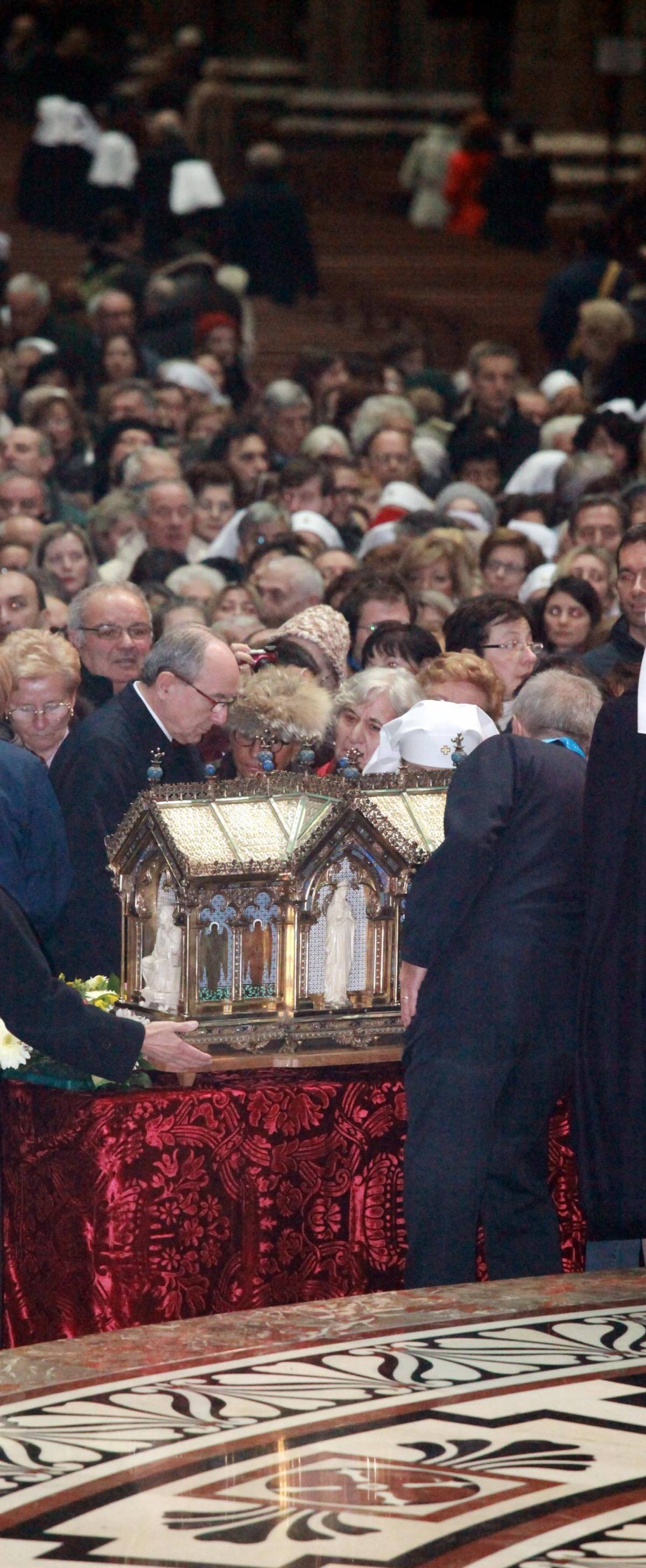 Ottomila in Duomo per suor Bernadette