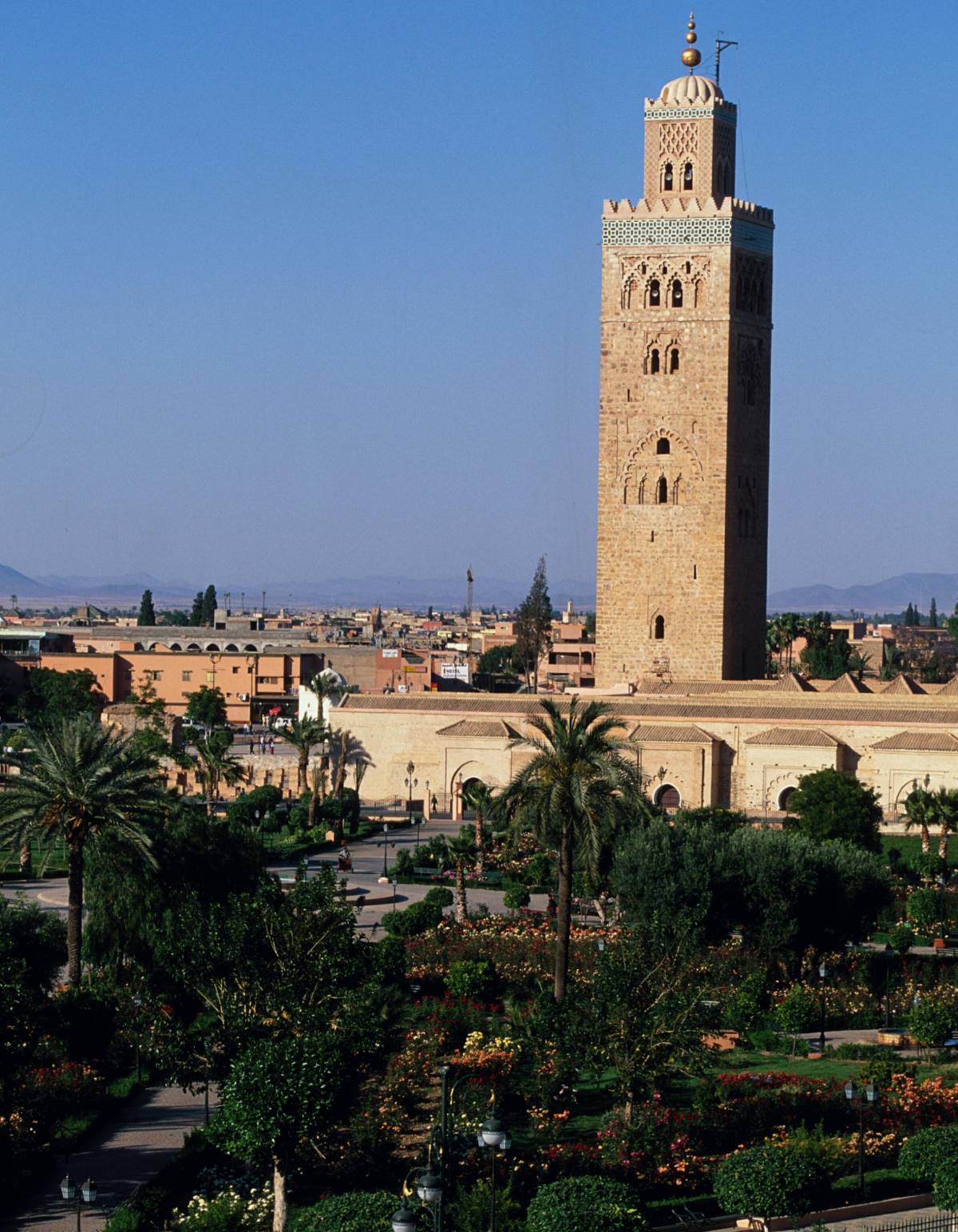 Il fascino della città rossa tra danze berbere,  tè alla menta e ottimo couscous