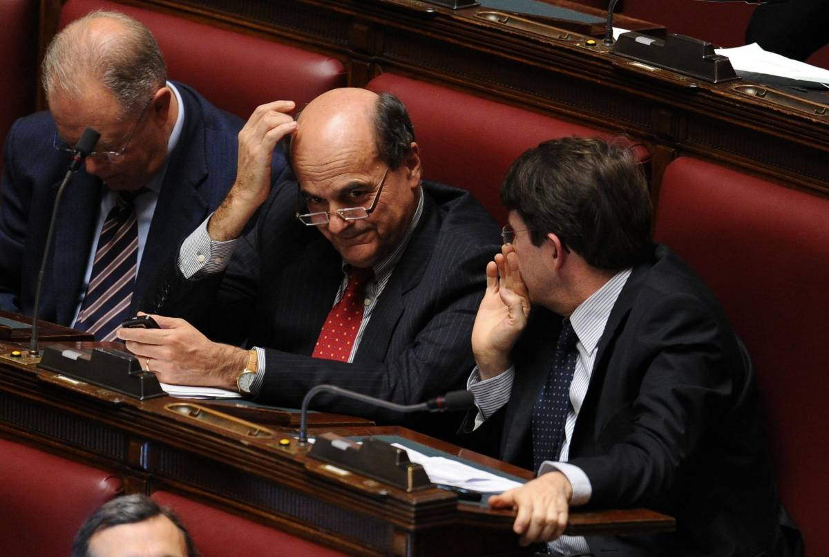 Bersani studia il Monticidio  Ecco il piano del Pd:  voto anticipato ad aprile