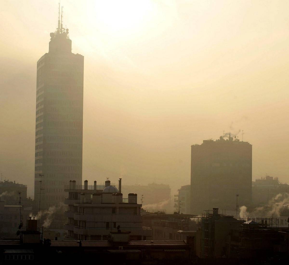 Allarme smog, venerdì e sabato città chiusa