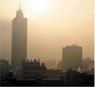 Smog, la tentazione di Pisapia: chiudere la città venerdì e sabato