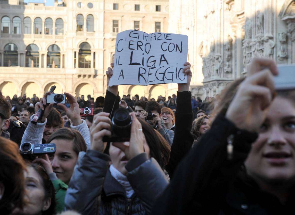 Ligabue dall’Arengario scalda i suoi fan e lancia l’ultimo film