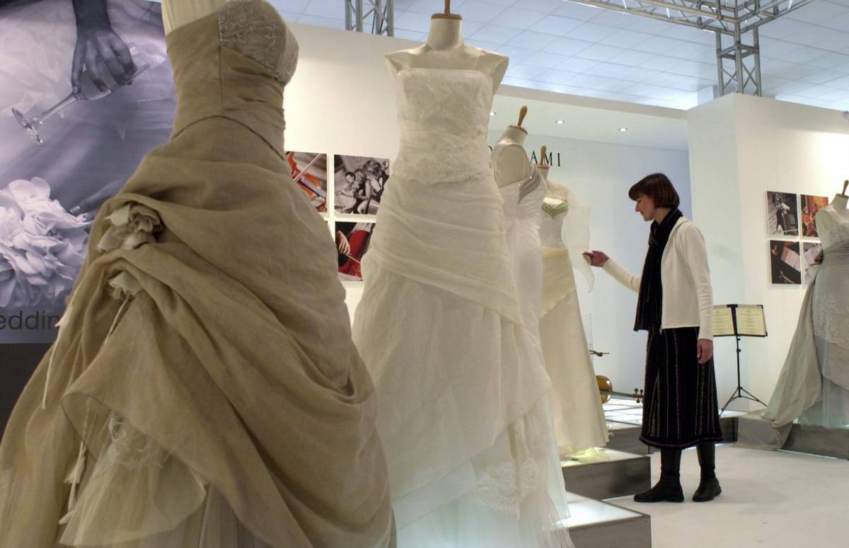 La sposa ai tempi della crisi? Compra l’abito al discount