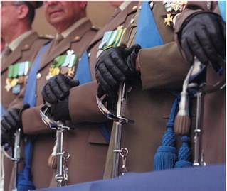 Pensioni, case, indennità: ecco la casta con le stellette