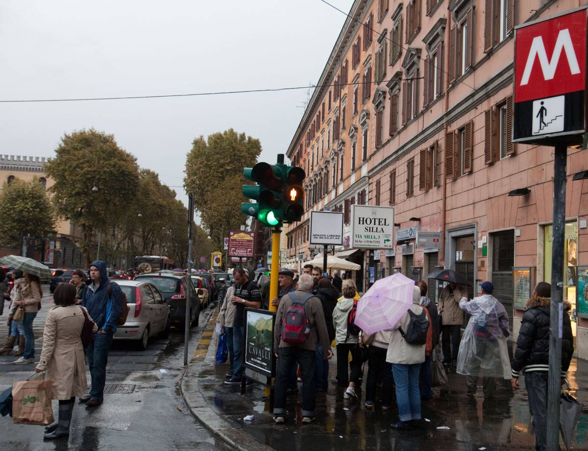 Violento nubifragio su Roma Allagamenti e traffico in tilt