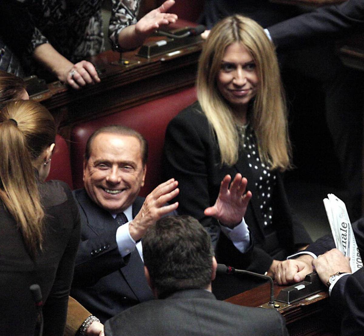 Silvio dà il voto al governo  "La manovra? Male minore"