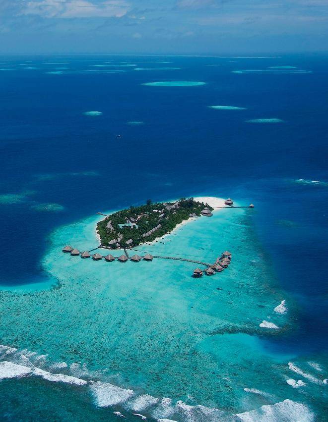 Un resort per pochi e tre isole da sogno: alle Maldive per brindare all’inverno