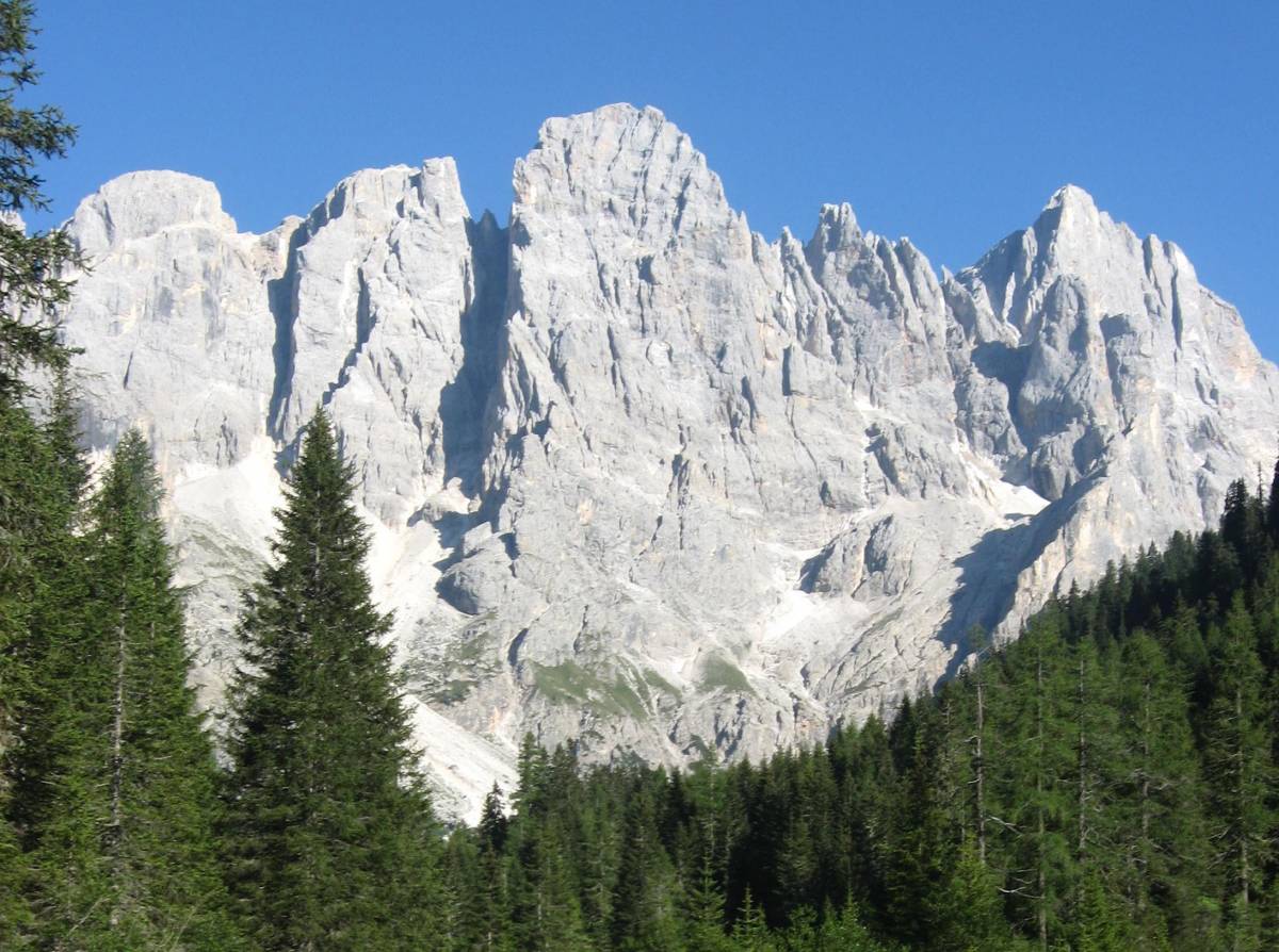 Dolomiti in briciole: crollato un pezzo del mitico Sass Maor