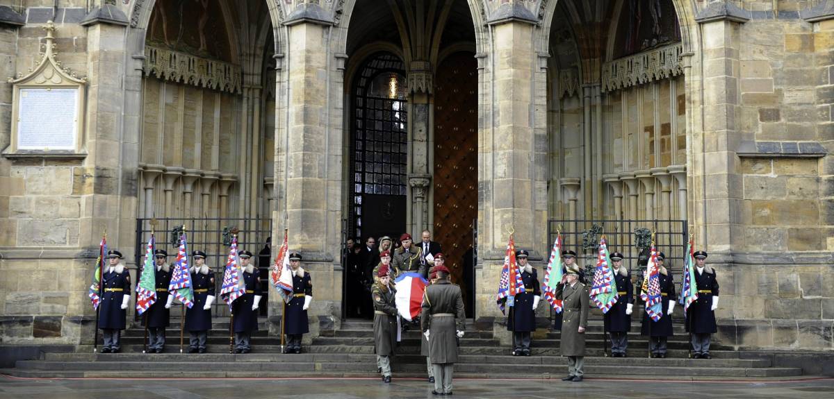 Il popolo ceco e i Grandi salutano Havel, eroe della libertà