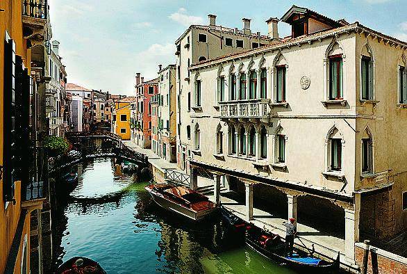 Un romantico weekend con gondola e champagne