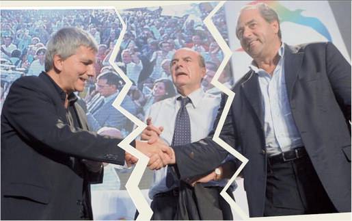 L'alleanza ferma a Vasto Il leader del Pd Bersani è prigioniero di una foto