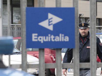 Due attacchi a Equitalia Un ordigno a Foggia Incendio a Modena
