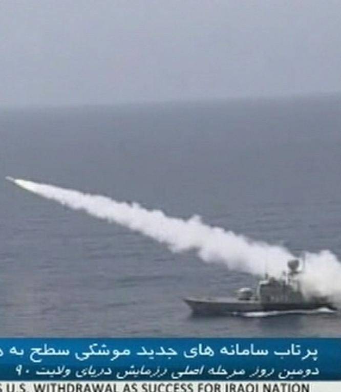 Teheran sfida le sanzioni volute da Obama e lancia un missile terra-aria a Hormuz