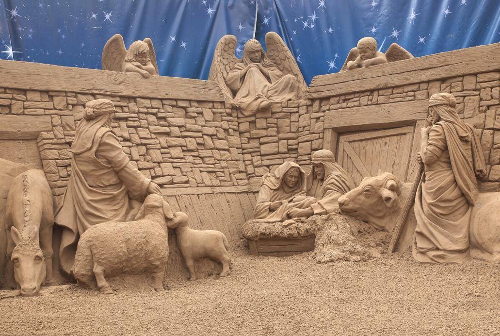 Un monumentale presepe di sabbia per nove scultori