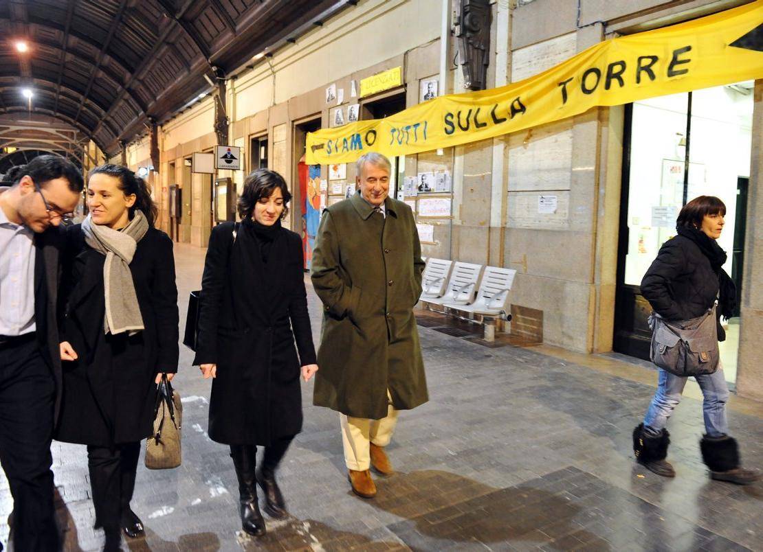 Il sindaco in Stazione Centrale Solidarietà agli operai sulla torre