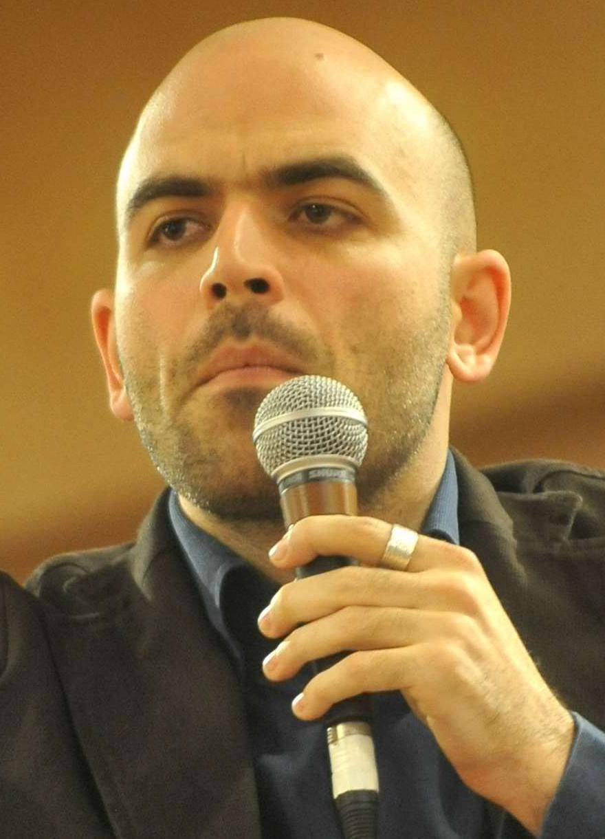 Il licenziamento del re dei rifiuti fa litigare Saviano e De Magistris