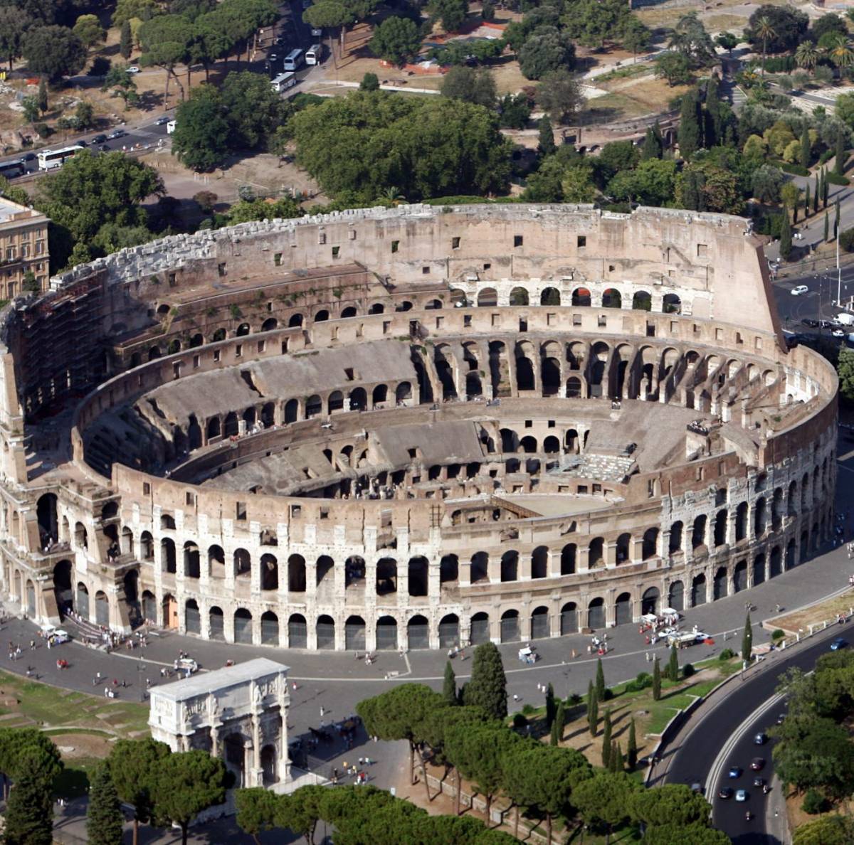 La solita Italia del cavillo  vuole il Colosseo a pezzi
